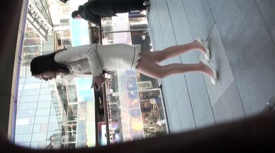 步行街一路跟踪抄底多位极品高颜值时尚小姐姐 (5)