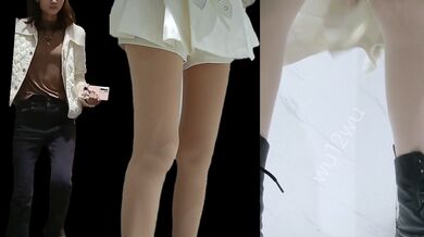 路边公厕全景偷拍两位出来散步的美女非常漂亮的极品鲍鱼